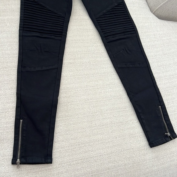 New Wishlist Jeans. Never been worn. Size M, but run small in my opinion. - Picture 5 of 8